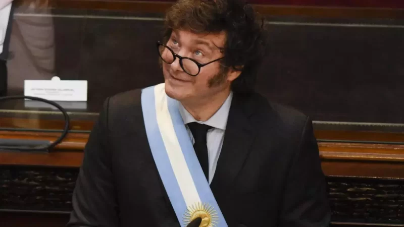 Milei presentará el Presupuesto 2026 en medio de tensiones con los gobernadores