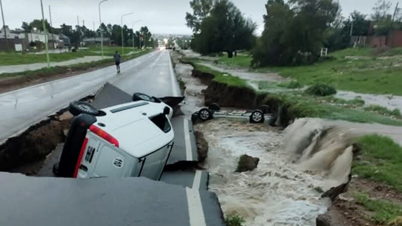 Furioso temporal en Bahía Blanca: suspendieron todas las actividades y hay decenas de familias evacuadas