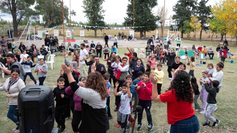 Arte en las Plazas: un domingo de cultura y música en el paraje “Los Ángeles”