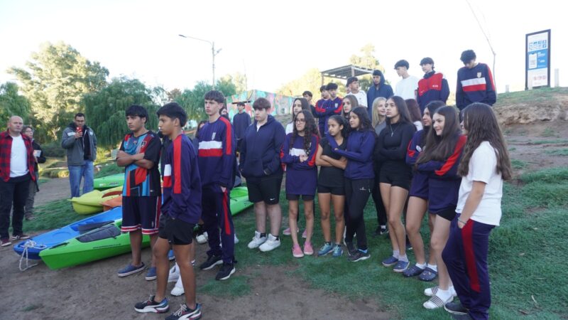 Alumnos del Colegio San Martín protagonizan limpieza del río Atuel