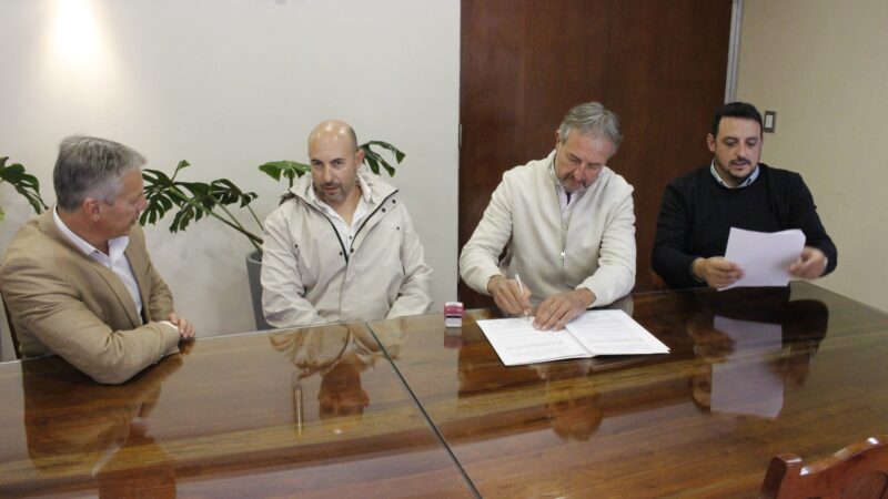 Se firma el contrato para la continuidad de la obra del Paseo de los Artesanos