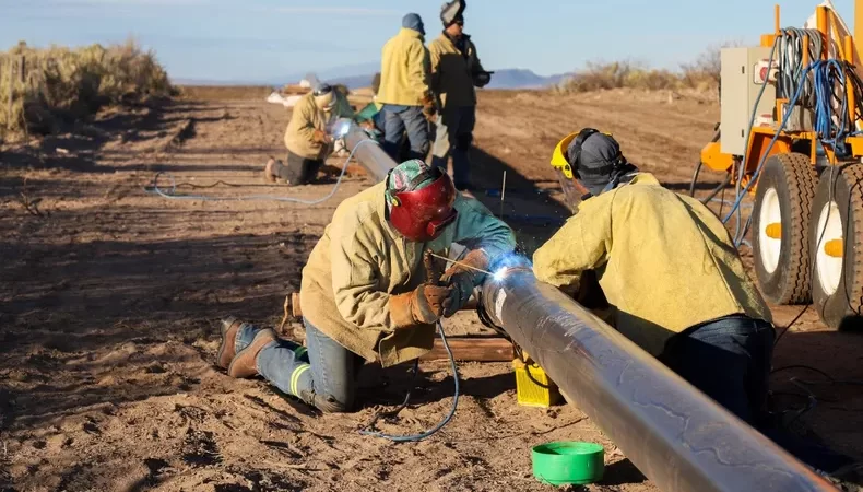 Se firmó el acuerdo con Nación para liberar los fondos que permitirán culminar la obra del Gasoducto del Sur
