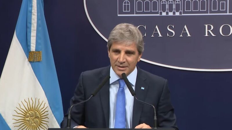 Caputo anunció que en 2025 se logró un superávit fiscal del 1,4% del PBI y se cumplió la meta con el FMI