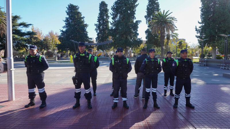 La Municipalidad de General Alvear entregó nueva indumentaria al cuerpo de preventores