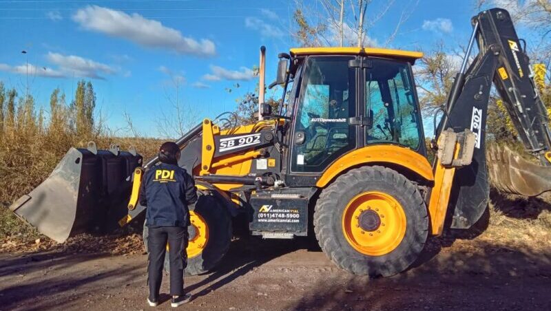 La Policía de Mendoza recuperó una retroexcavadora robada en Buenos Aires