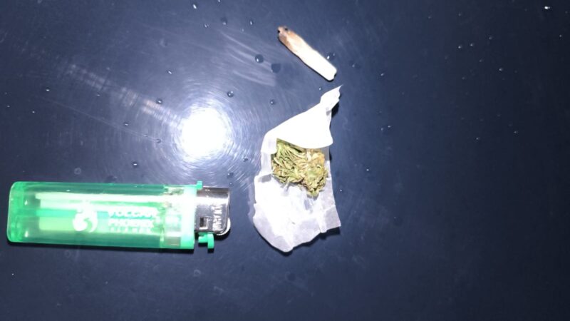 Secuestran marihuana a un joven