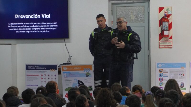 Charla de Seguridad Vial en la Escuela Constancio C. Vigil