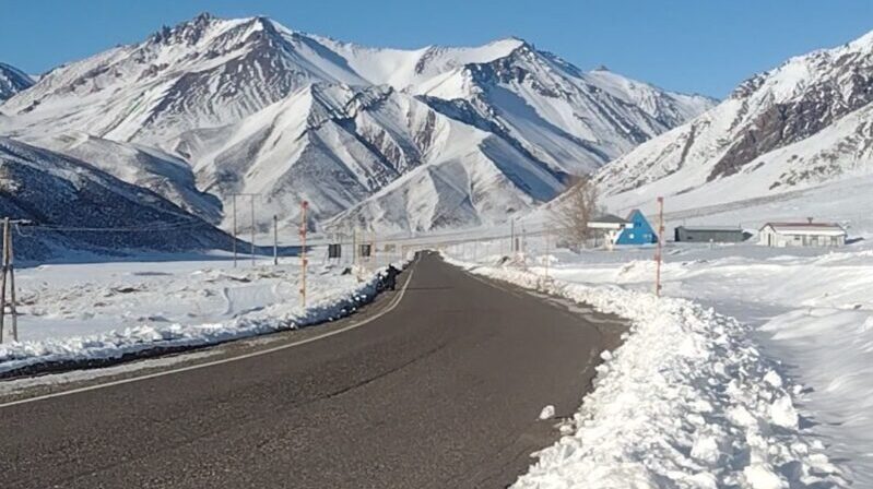 Vialidad Mendoza y el centro de esquí Las Leñas coordinan la limpieza de la Ruta Provincial 222 para las próximas nevadas