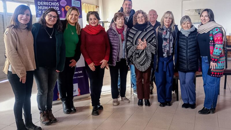 Taller “Juntos por un Buen Trato” en centros de jubilados del departamento