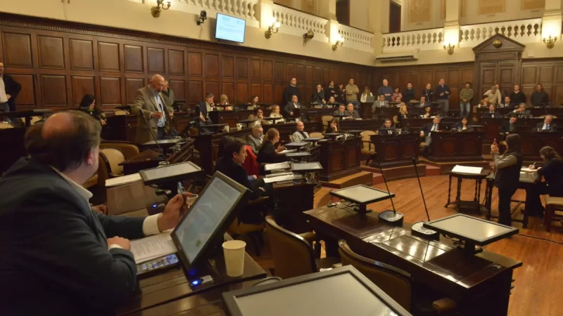Es ley: habrá sanciones para los funcionarios que no respondan a reclamos de los mendocinos