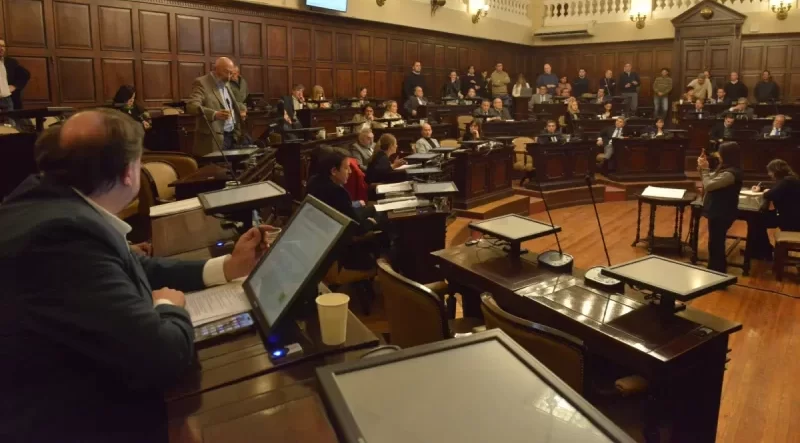 Es ley: habrá sanciones para los funcionarios que no respondan a reclamos de los mendocinos