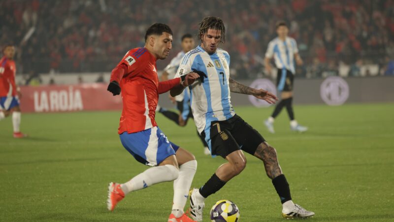Argentina venció 1-0 a Chile, ganó las Eliminatorias y dejó a su rival al borde de su 3° fracaso mundialista