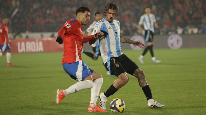 Argentina venció 1-0 a Chile, ganó las Eliminatorias y dejó a su rival al borde de su 3° fracaso mundialista