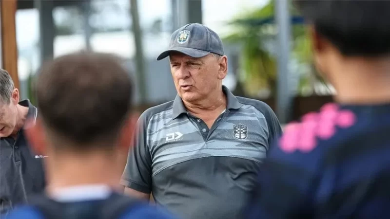 El plantel de Auckland City pidió la renuncia del DT por no conocer a Nicolás Otamendi