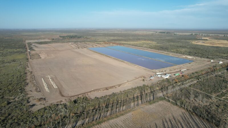 Molero recorrió la obra de ampliación de la planta depuradora de General Alvear