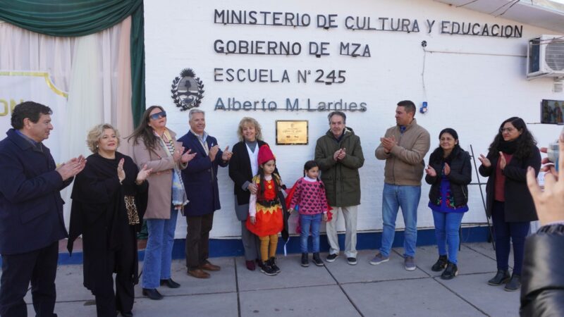 Emotivo acto de imposición del nombre “Escuela Alberto Lardíes” en Bowen