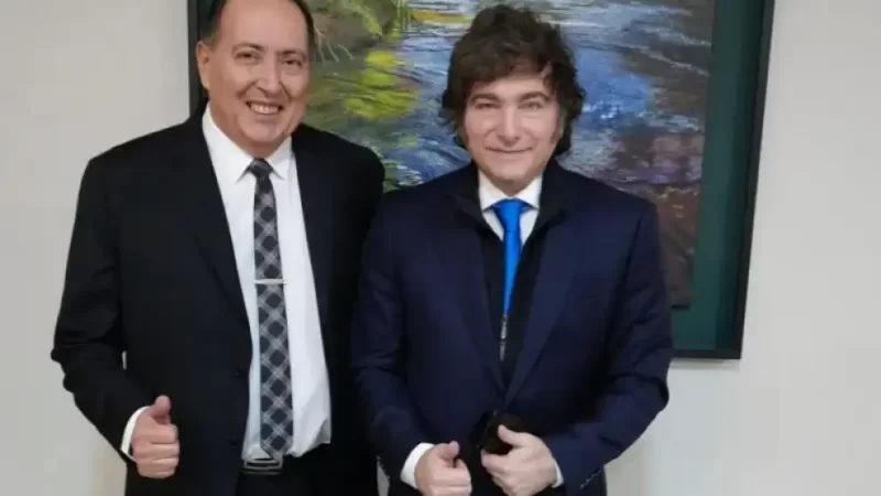 El “milagro” de los pesos convertidos en dólares: investigan por lavado de dinero al pastor chaqueño que visitó Milei