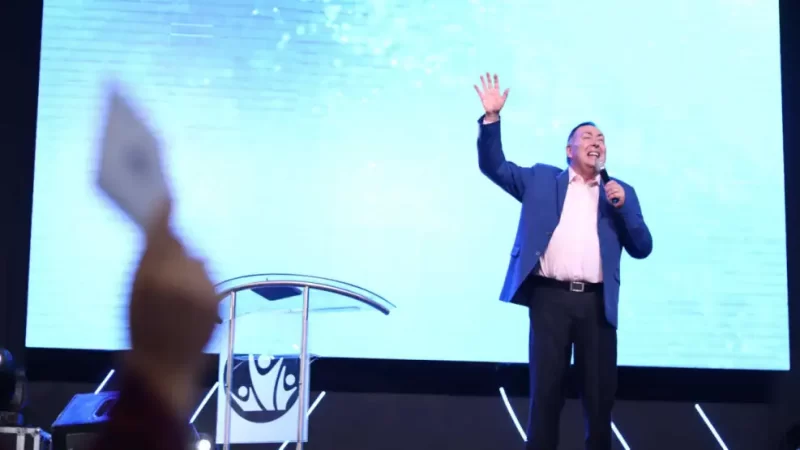 Vínculos políticos, milagros por televisión y un templo “imponente”: quién es Jorge Ledesma, el pastor que visitará Milei en Chaco