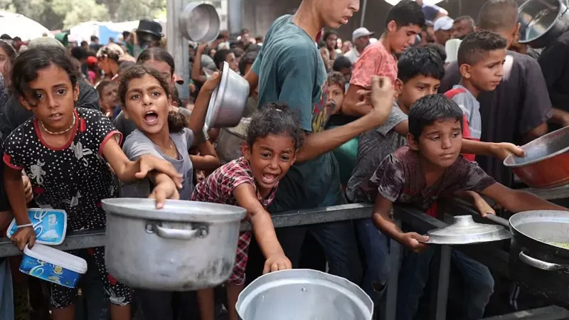 “Los niños dicen que desearían morir para poder ir al cielo y comer”: la hambruna se extiende en Gaza