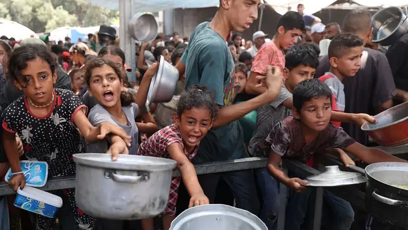 “Los niños dicen que desearían morir para poder ir al cielo y comer”: la hambruna se extiende en Gaza