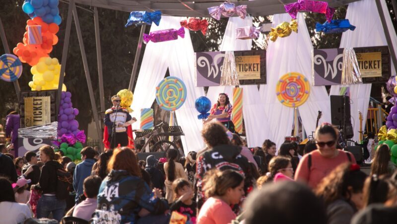 Multitudinario festejo por el “Día de las Infancias” en la plaza Carlos María de Alvear