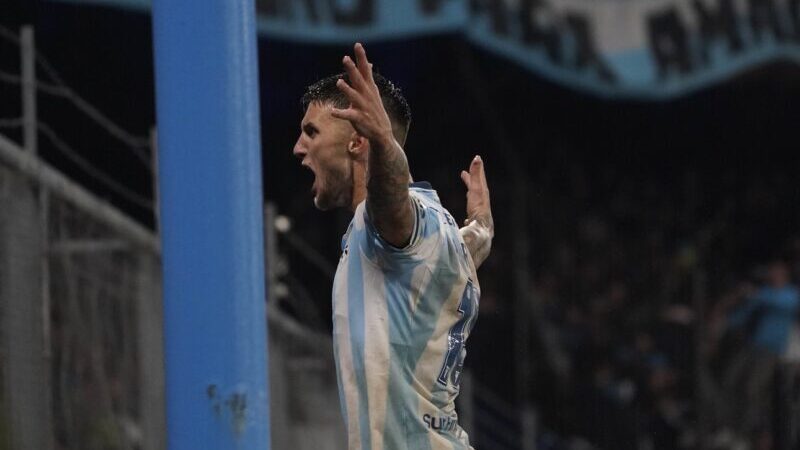 Racing a corazón abierto, le ganó en la última a Peñarol y sigue en la Libertadores