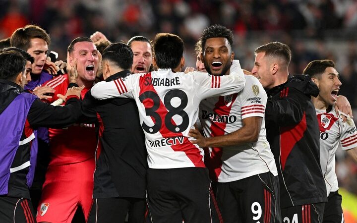 River se salvó del papelón en los penales y clasificó a cuartos de la Libertadores