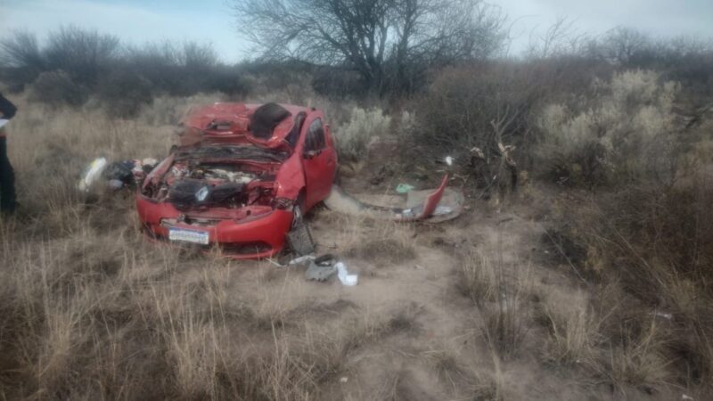Violento vuelco en ruta 143