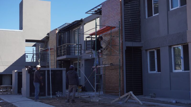 Recorrido por las obras de viviendas Alvear I “A y B”