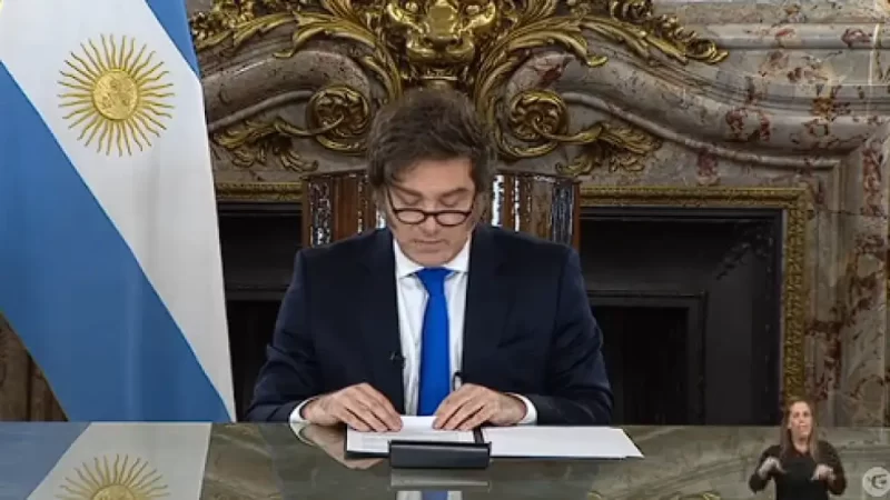 Reacciones a las medidas anunciadas por Javier Milei: “Miente”, “horrible”, “monárquico”