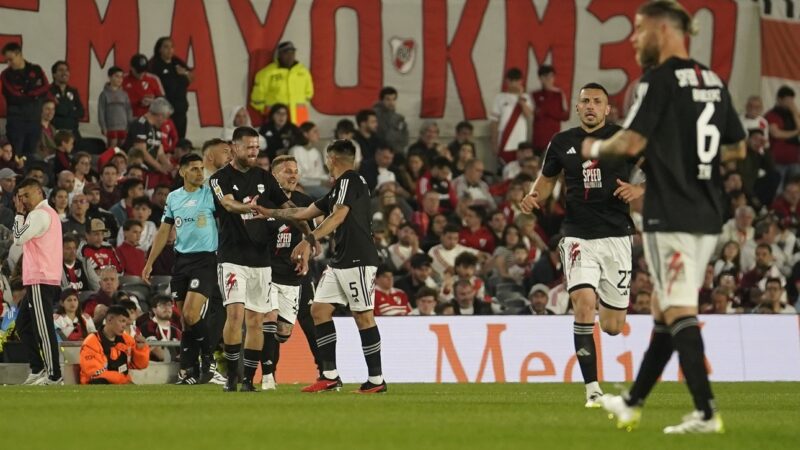 Otro papelón de River, Deportivo Riestra le ganó en el Monumental