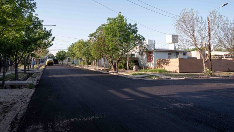 Avanza el plan de asfalto en Alvear Oeste I