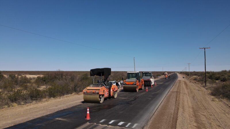 Vialidad Mendoza comenzó a pavimentar otra ruta que se hace con fondos de los mil millones