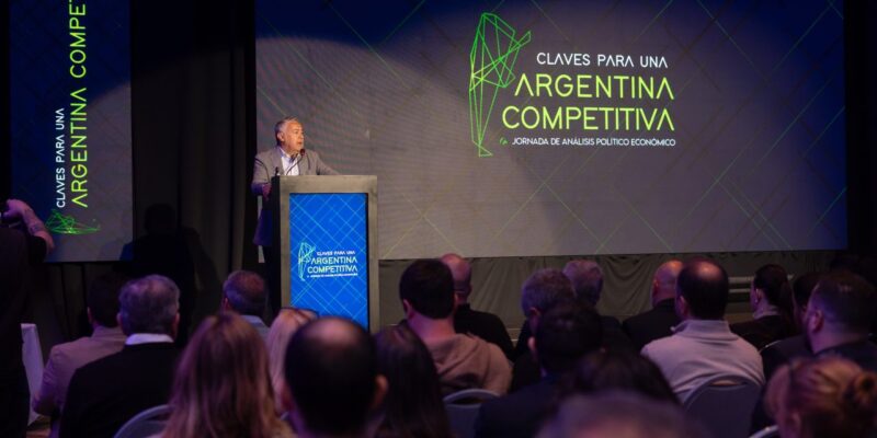 “Argentina no tiene destino sin equilibrio fiscal y reformas estructurales”, afirmó Cornejo