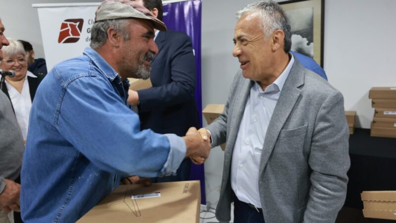 Cornejo completó la entrega de 500 antenas satelitales Starlink a productores ganaderos de toda la provincia