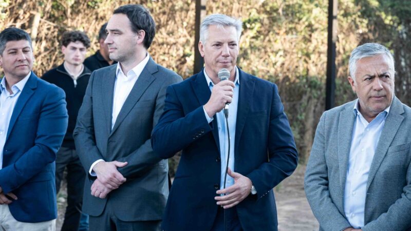 Cornejo en General Alvear: entregó viviendas, recorrió obras de salud y acercó conectividad al campo