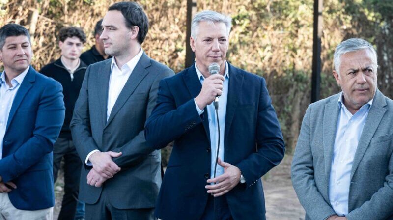 Cornejo en General Alvear: entregó viviendas, recorrió obras de salud y acercó conectividad al campo