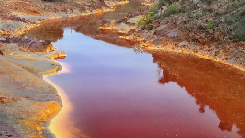 ¿Porqué los ríos de Alaska se tiñeron de naranja?