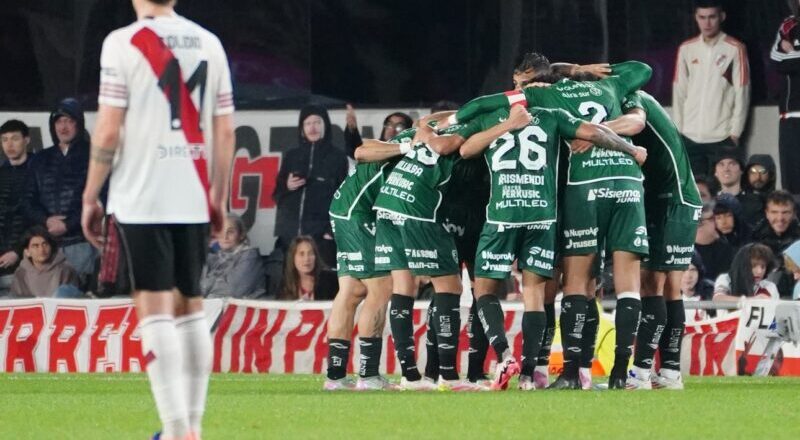 River perdió con Sarmiento y el Monumental estalló contra los jugadores