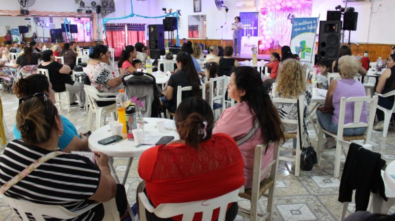 Emotivo festejo del Día de la Madre en el Barrio San Carlos