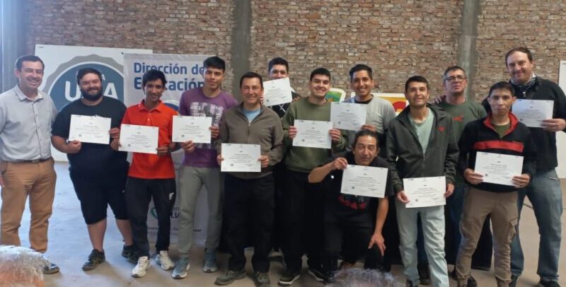 Entregaron certificados de cursos con fuerte salida laboral y comenzó una nueva cohorte de capacitación