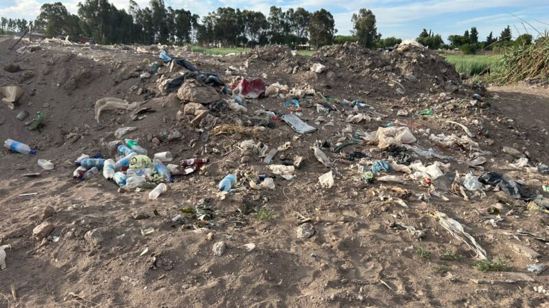 Siguen tirando basura en un espacio que el municipio había recuperado