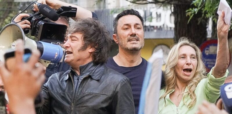 Javier Milei en Mendoza: “No se dejen ganar por el pesimismo”, la arenga del Presidente en otro breve discurso de campaña