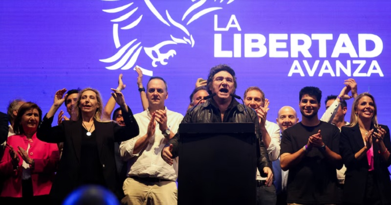 Javier Milei cerró la campaña en Rosario: “A partir del domingo va a cambiar en serio la Argentina”