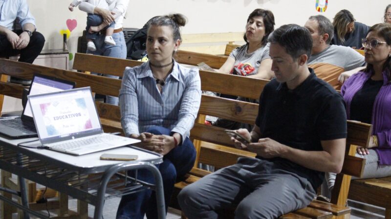 Se realizó la charla “Hablemos de lo que duele: Guía para padres ante el malestar adolescente”