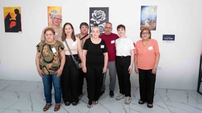 Se inauguró “Pinceladas de Emociones” en Casa Salonia