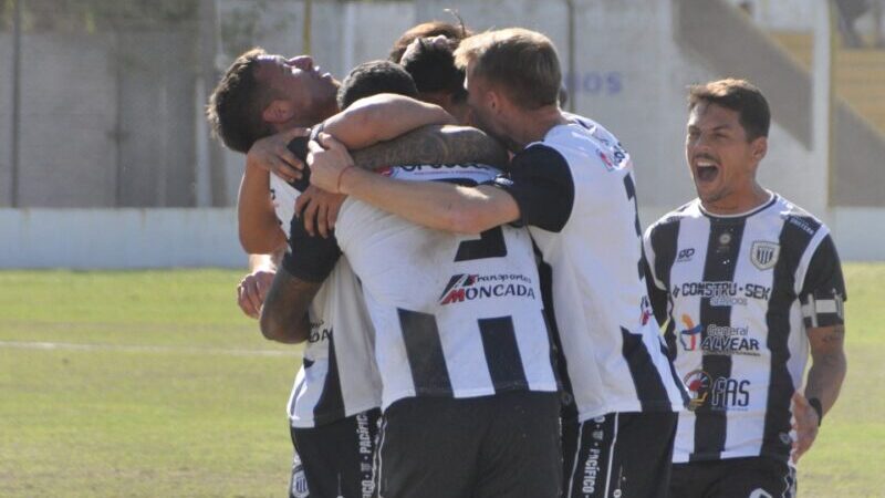 Pacífico y Ferro siguen al frente