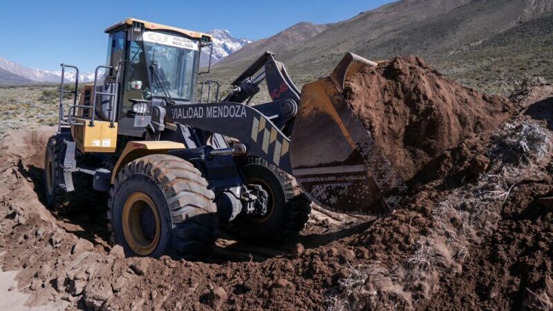 Comenzó el operativo de la DPV para reabrir la ruta al hotel abandonado y al avión de los uruguayos