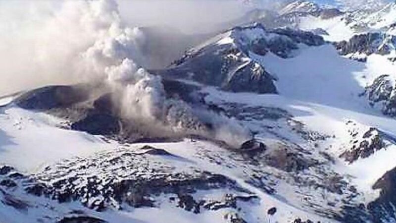 Alerta por un volcán en Mendoza: las cenizas que hacen temer una posible erupción