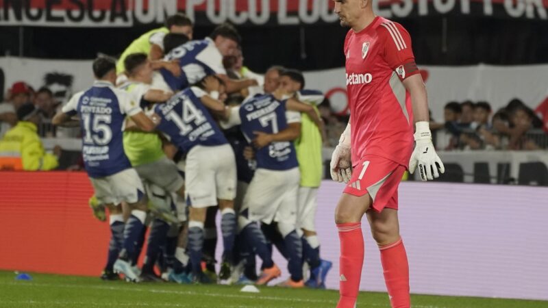 River, contra las cuerdas: perdió con Gimnasia y el Monumental explotó antes del superclásico